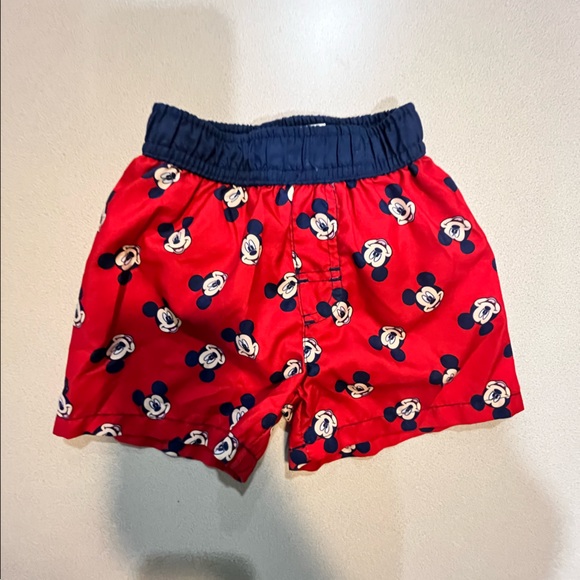 Boys 12 months swim bundle (8 pieces) rash guards and trunks - Picture 2 of 9